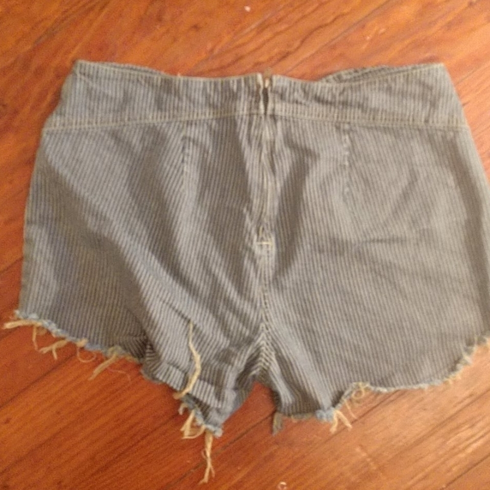 Striped Cutoff High-Rise Jean Shorts - Picture 3 of 9